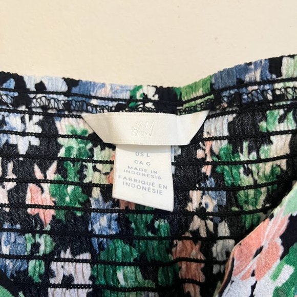 H&M “Puff-sleeved Blouse” - Picture 6 of 6